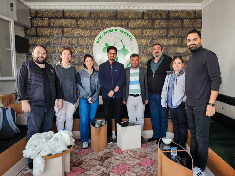 Visite de terrain auprès d&rsquo;acteurs importants du secteur du coton, aux côtés de membres de l&rsquo;équipe d&rsquo;assurance de Textile Exchange